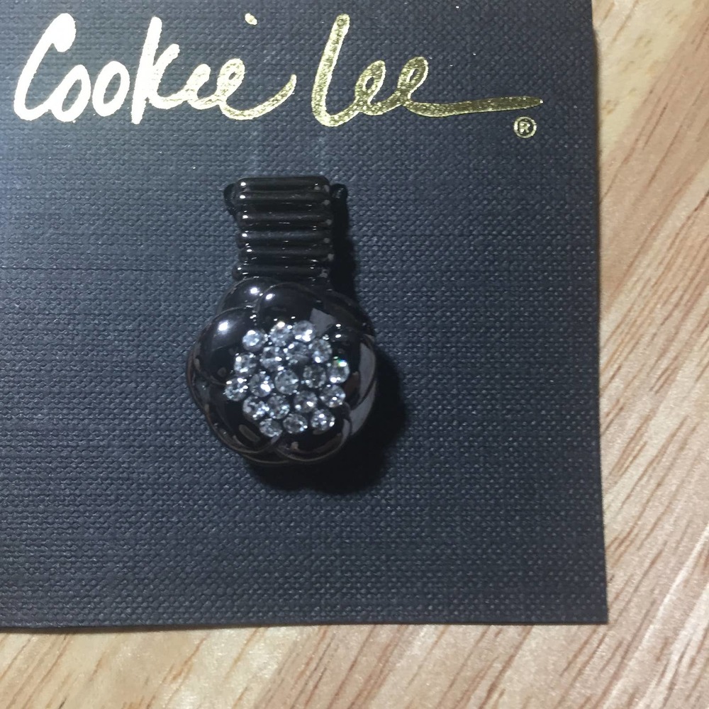 Cookie Lee Stretch Silver Flower Ring
